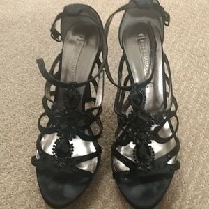 BCBG MAXAZRIA SATIN HEELS WITH DETAIL